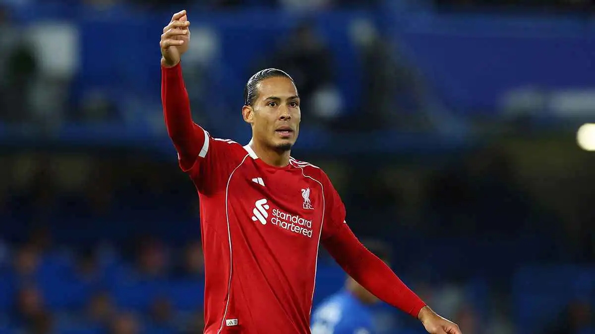 ما الذي قصده فان دايك: الموسم سيكون صعبا بسبب ما يحدث خارج الملعب