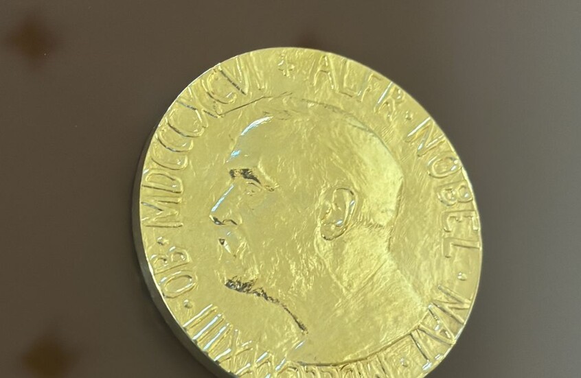 ثلاثة علماء يفوزون بنوبل الطب 2025