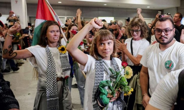 نشطاء أسطول الصمود يروون تفاصيل احتجاز مهين في إسرائيل (صور وفيديو)