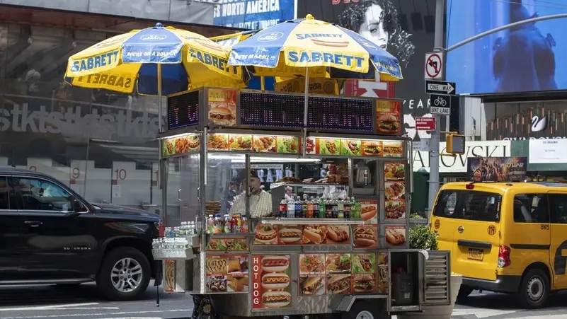 من زنزانة السجن إلى عالم الثراء.. قصة أميركي أصبح مليونيراً من طعام الشارع!