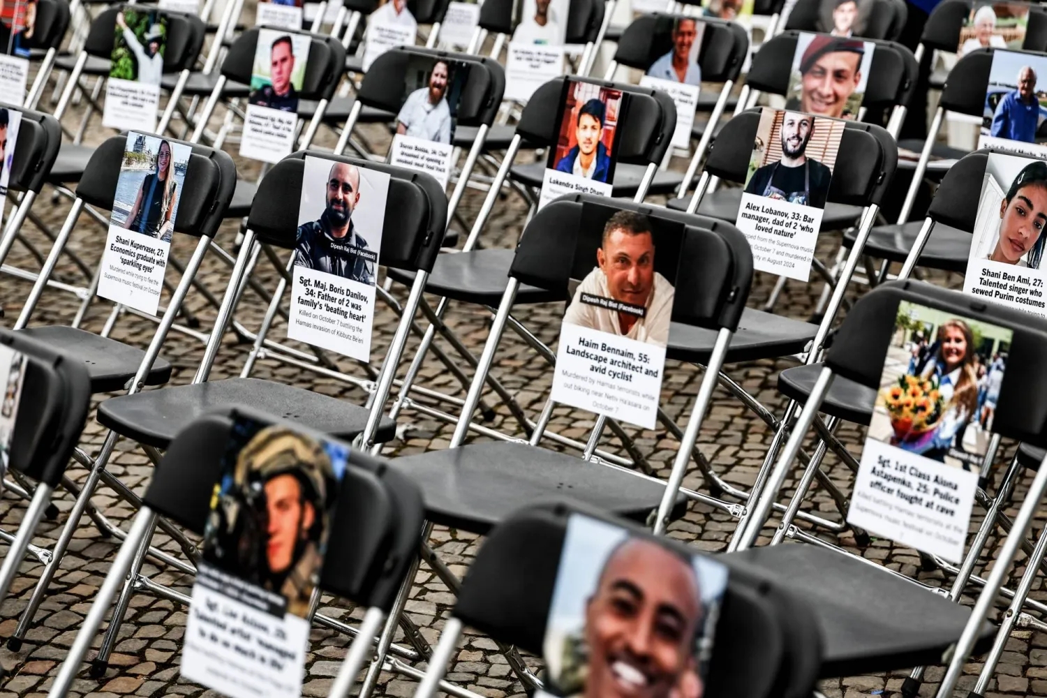 «حماس» تطالب بالإفراج عن أسرى بينهم البرغوثي وسعدات