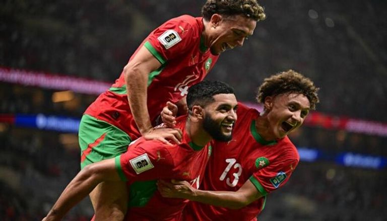 عامل نجارة وطفولة قاسية.. 3 قصص ملهمة في منتخب المغرب