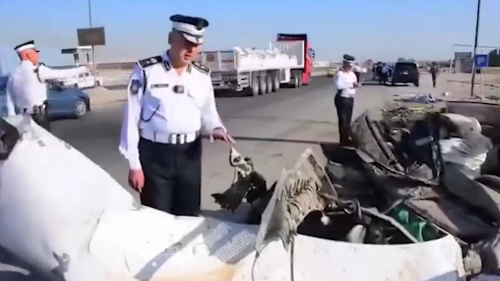 العراق.. 13 قتيلا بينهم نساء وأطفال في حادث مروّع (فيديو)