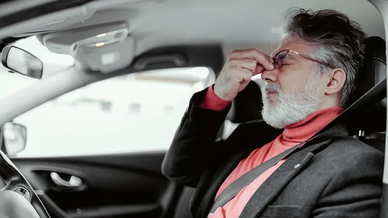 بعيداً عن التوتر وقلة النوم وضغط الدم.. 6 أسباب أخرى للصداع