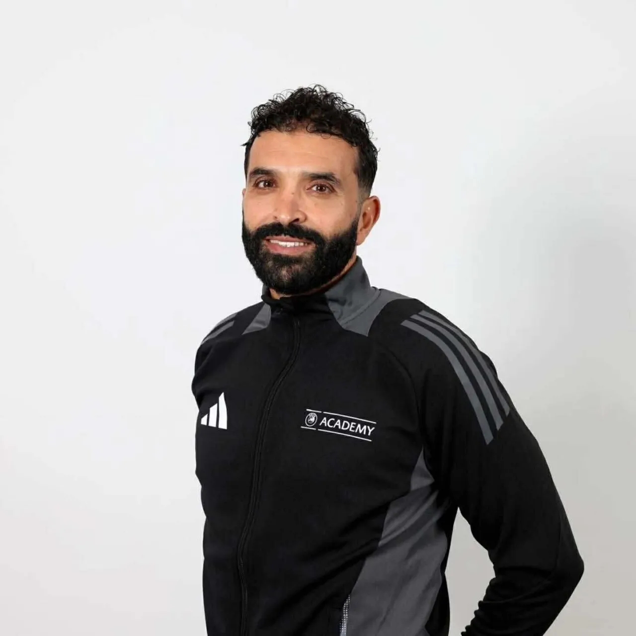 اختيار المدرب الأردني فادي عنانزة ضمن نخبة مدربي أوروبا