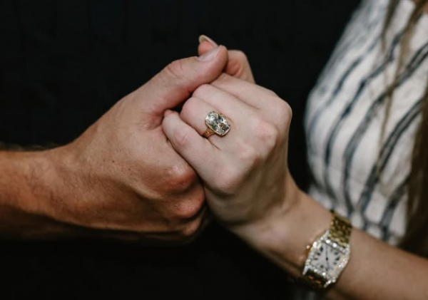 تايلور سويفت تكشف كواليس عرض الزواج من ترافيس كيلسي