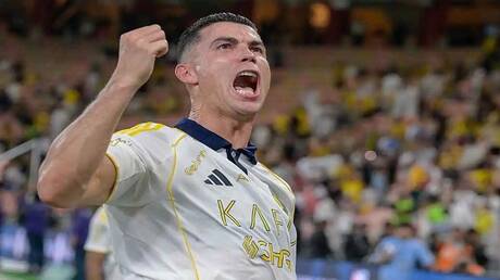 رغم مطالبات عائلته.. كريستيانو رونالدو يكشف سر رفضه الاعتزال قبل وصوله ل1000 هدف