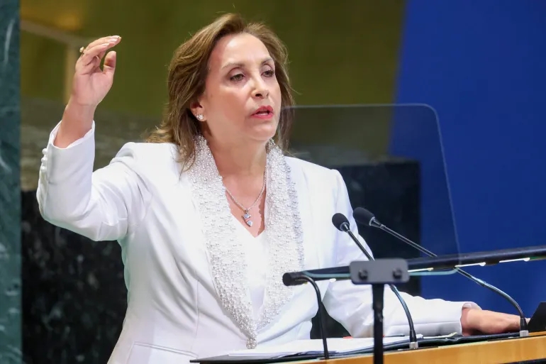 عزل رئيسة بيرو دينا بولوارتي بحجة العجز الأخلاقي