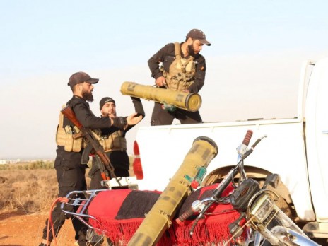 حكومة الجولاني تتفاخر بضبط اسلحة تهرب للمقاومة اللبنانية.. وتصمت امام عربدة الاحتلال الاسرائيلي