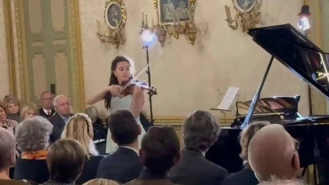 نجاة حفيدة عبدالرحمن أبوزهرة من حادث خلال حفل في إيطاليا (فيديو)