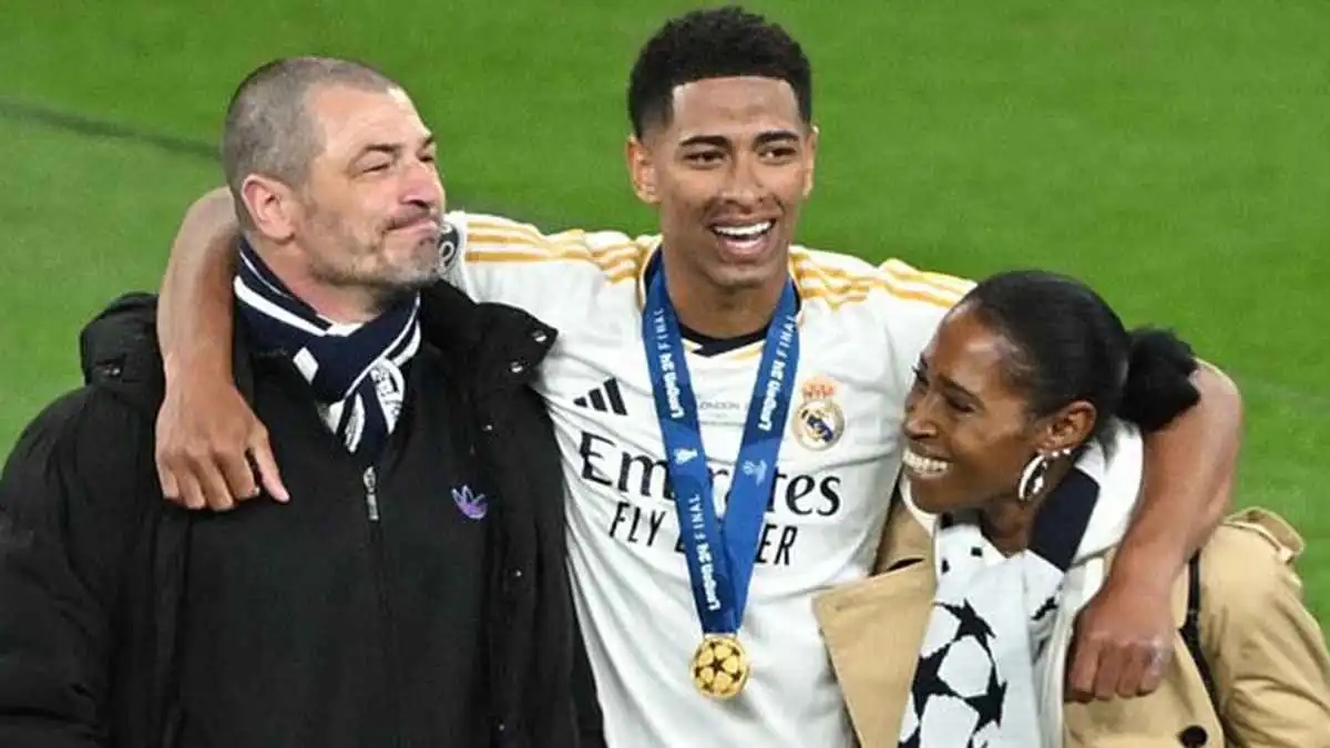 طلاق والد ووالدة بيلينغهام بشكل مفاجئ