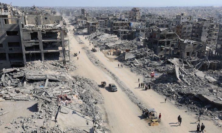 إسرائيل تواصل خرق التهدئة وتهدد بعودة الحرب