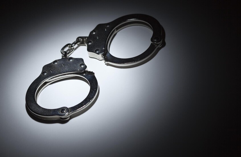 امرأة حاولت تزوير وثائق مالية باستخدام بصمات رجل ميت أثناء جنازته