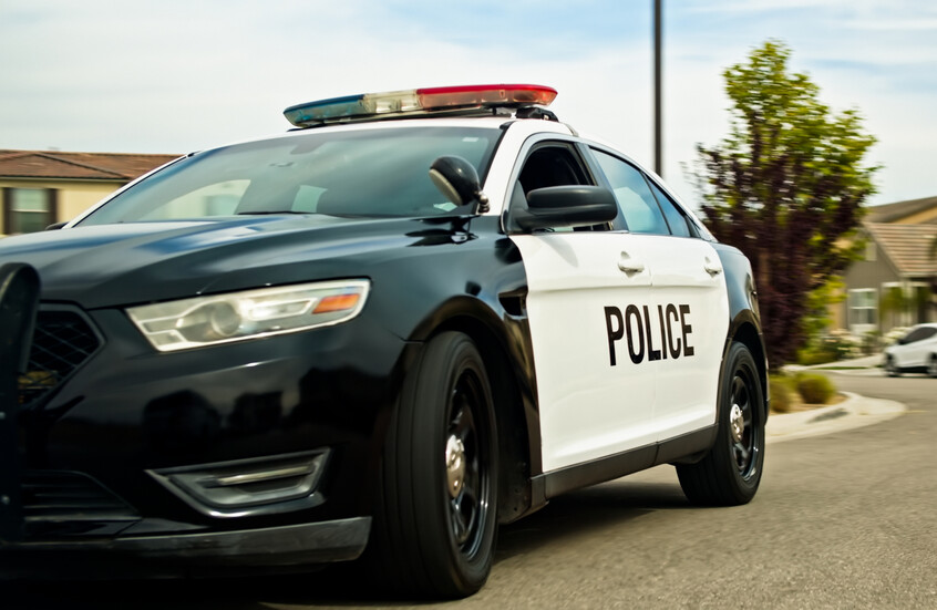 كشف مروع.. الإدمان الإباحي يقود أبا لقتل ابنته ذات العامين عمدا في سيارة