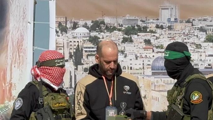 جندي إسرائيلي مُفرج عنه: حماس وفرت لي التوراة وأدوات صلاة خلال أسري