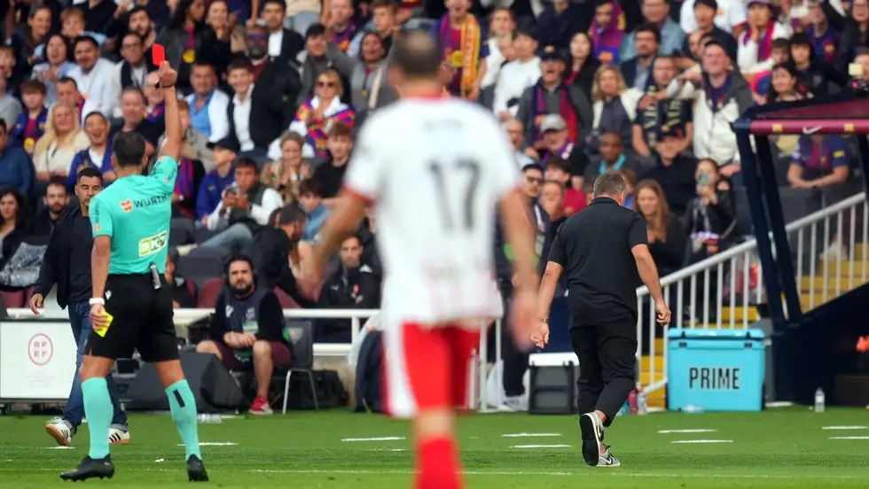 برشلونة يرفض الاستسلام بعد طرد فليك