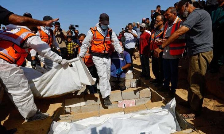 وقائع حياة الغزيين تكذب رواية إسرائيل.. جثامين الأسرى تدفن جماعيا