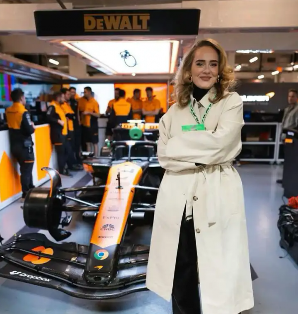 أديل بظهور مفاجئ بعد غياب 6 أشهر عن الأضواء