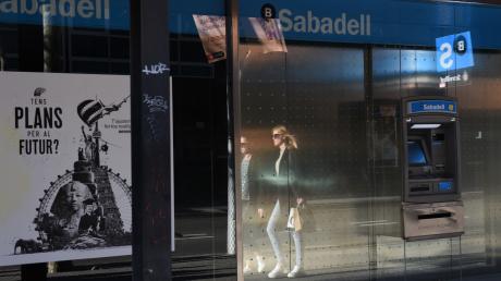 بنك إسباني يلزم الإسرائيليين بالتعهد بعدم التعامل مع المستوطنات