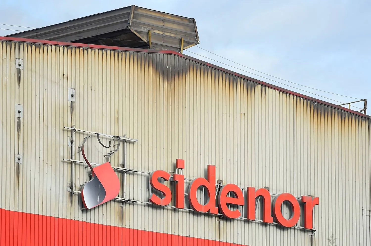 إسبانيا تحقق مع شركة لصناعة الصلب بشبهة التعامل مع شركة أسلحة إسرائيلية