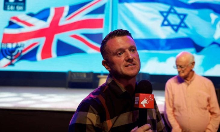 المتطرف البريطاني تومي روبنسون يتظاهر بالإسلام لدخول الأقصى (فيديو)