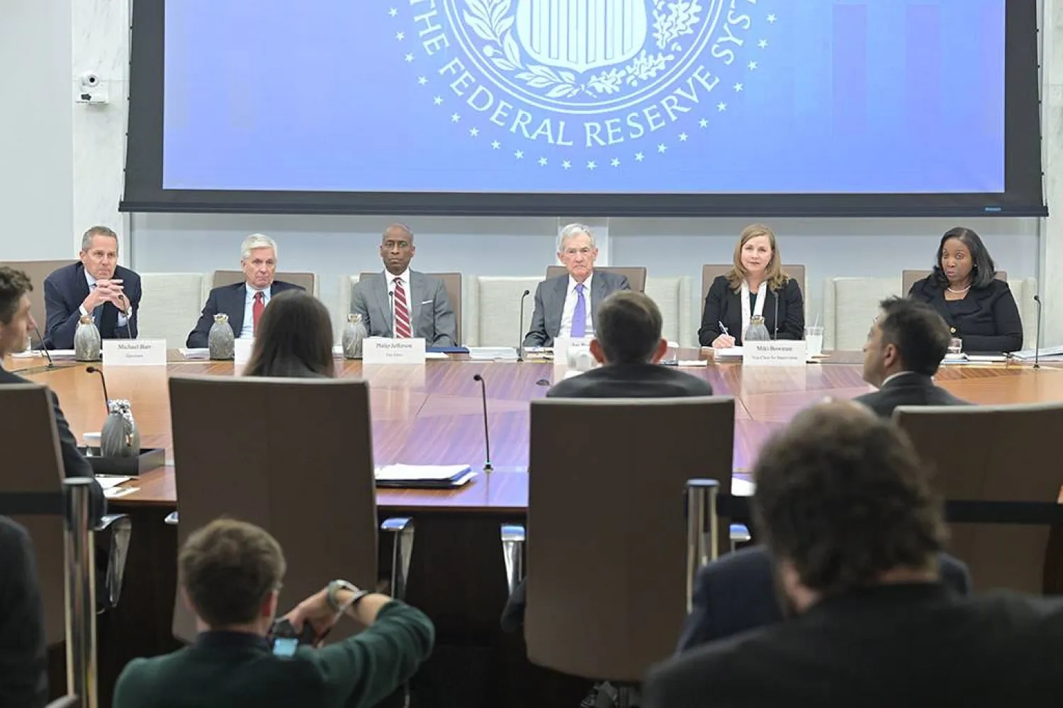 الفيدرالي: خفض شبه مؤكد للفائدة بمقدار 25 نقطة أساس في ظل ضبابية البيانات بسبب الإغلاق الحكومي