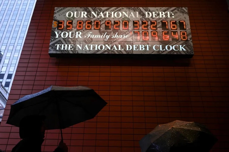 إليك أكبر 10 دول ديونا بالعالم.. وما علاقة الذهب بذلك؟