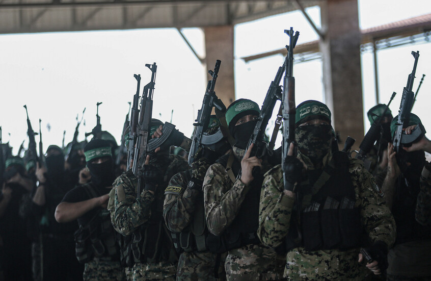 تحت أنظار جنود إسرائيليين.. عناصر وحدة الظل التابعة للقسام تدخل مناطق الخط الأصفر بحثا عن أسرى