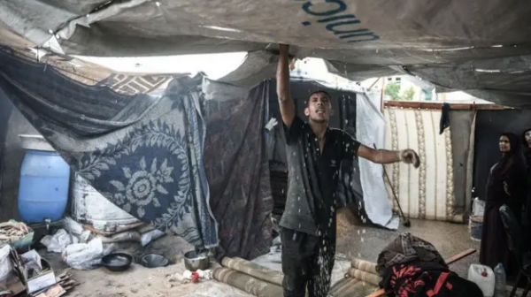 مسؤول في غزة: عدم إدخال الخيام ينذر بكارثة في الشتاء