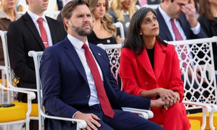 نائب الرئيس الأمريكي يدافع عن رغبته بتحول زوجته الهندوسية إلى الديانة المسيحية