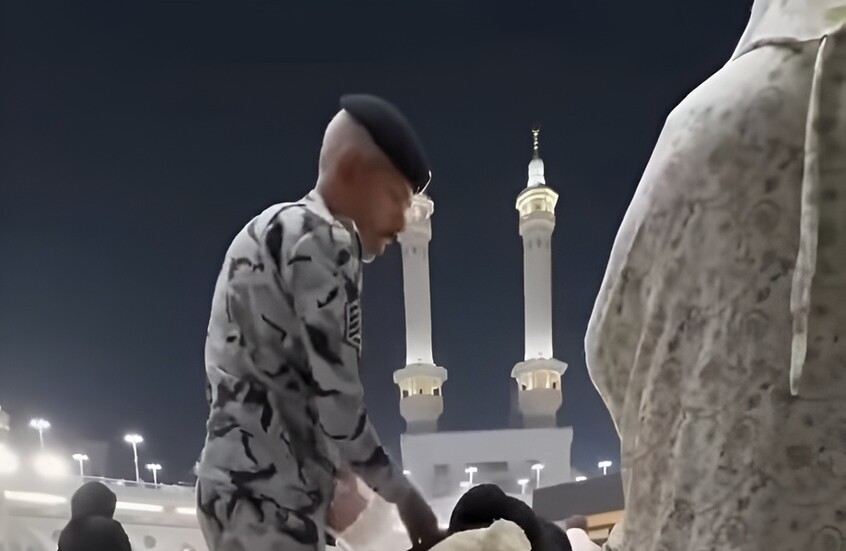 معتمر مصري يُضرب في الحرم المكي الحرام أمام زوجته .. فيديو يهز فيسبوك