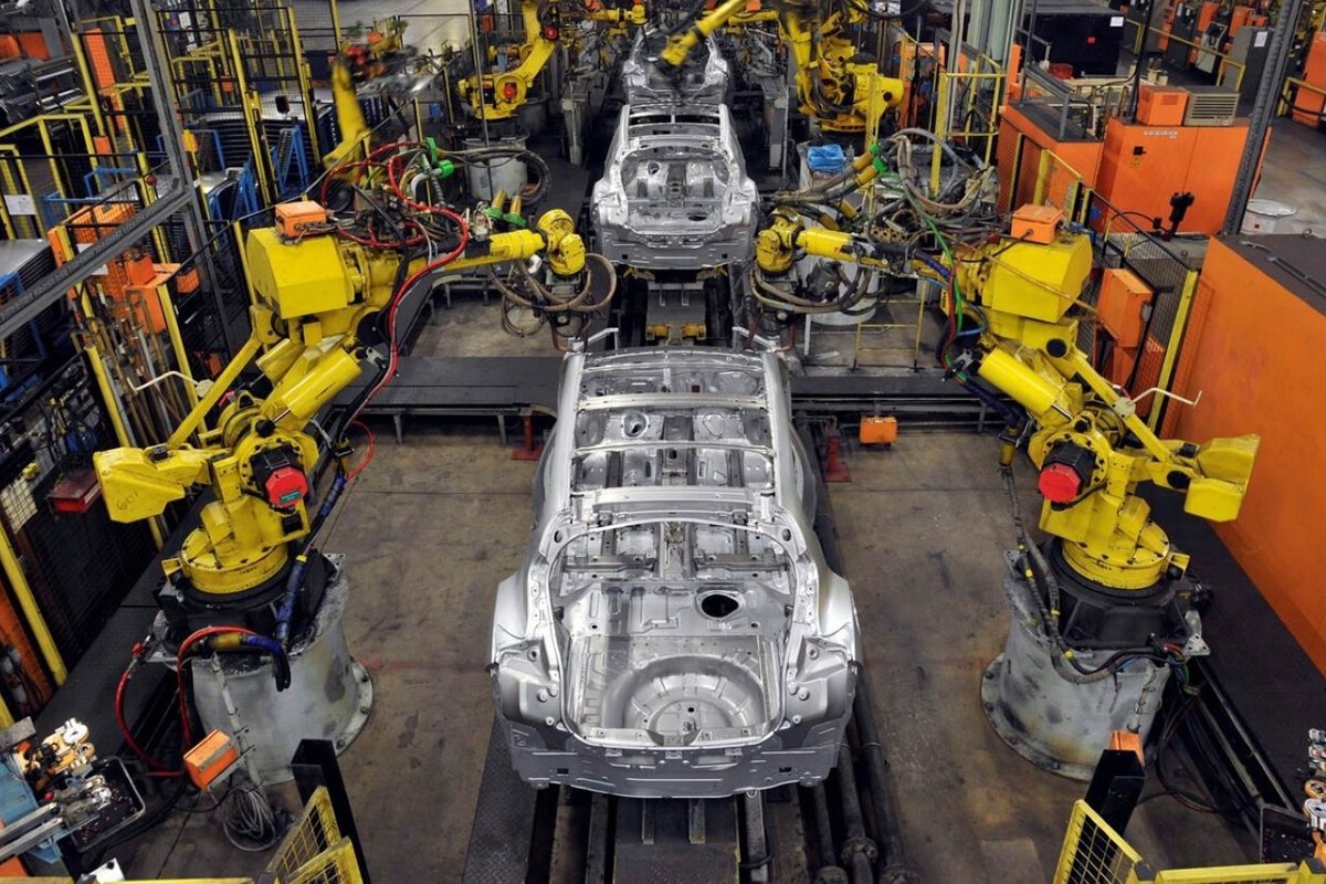 نهاية التحالف الياباني الألماني نيسان و مرسيدس بنز تغلقان مصنعهما المشترك