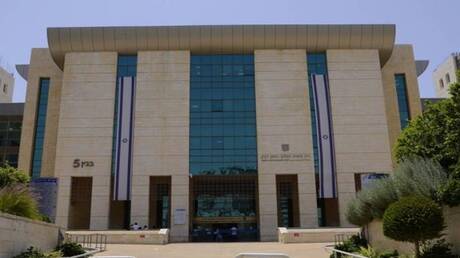 فضيحة فساد كبرى.. وزراء إسرائيليون في دائرة الاشتباه بقضية مصافحة الأيدي