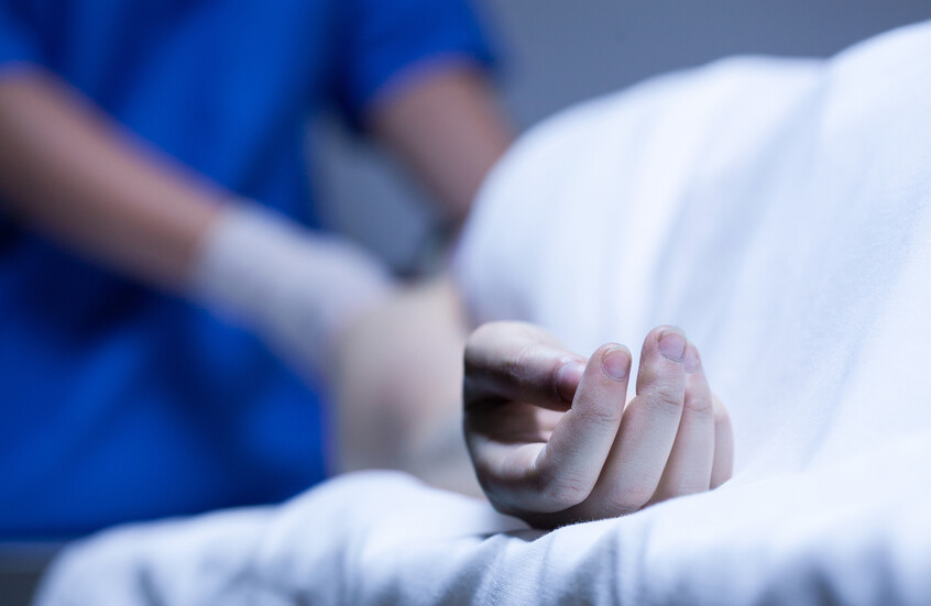 عريس عراقي يفارق الحياة بعد غيبوبة إثر سقوطه بحفل زفافه (صورة)