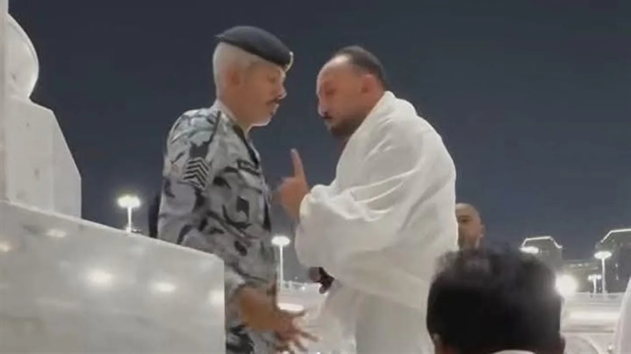المعتمر صاحب واقعة الحرم المكي يخرج عن صمته ويكشف التفاصيل  فيديو