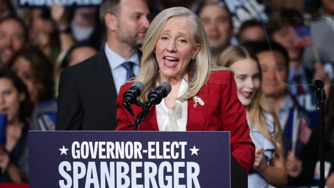 موجة زرقاء في أميركا: الحزب الديمقراطي يستعدّ لانتخابات 2026