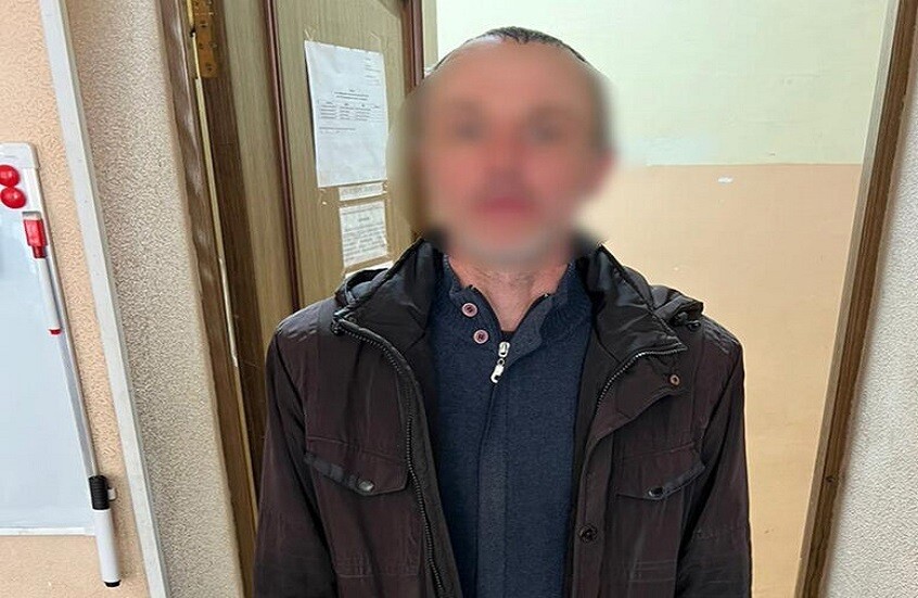 سرق وغفا.. الشرطة الروسية توقف لصا نائما داخل منزل الضحية