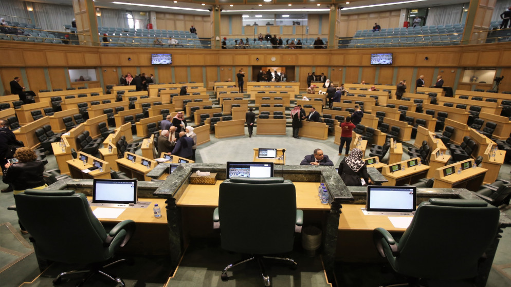 نواب: زيادة رواتب القطاع العام ضرورة عاجلة لتحفيز الاقتصاد ورفض الموازنة دونها