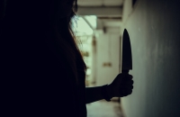 ممثلة أفلام إباحية تقطع رأس شريكها لتتزوج ابنه!