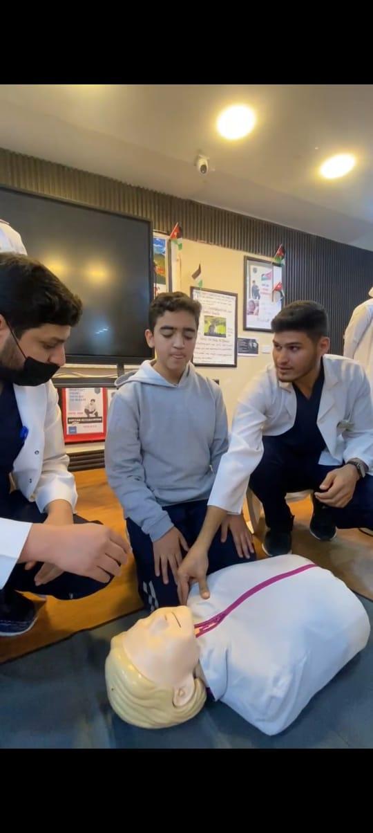 كلية التمريض في جامعة الزيتونة الأردنية تنفذ تدريبًا توعويًا حول الإنعاش القلبي الرئوي بالتعاون مع مدرسة مارشال الدولية