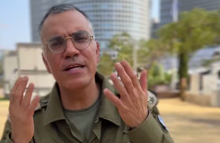 بعد أنباء عن تقاعده.. أفيخاي أدرعي يوجه رسالة: روقوا.. ما زلت هنا (فيديو)