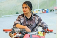 الإيرانيات يكسرن الحواجز بقيادة الدراجات النارية.. فيديو