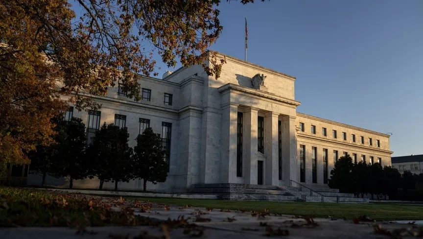 انشقاق داخل الفيدرالي الأميركي يهدد فرص خفض الفائدة في ديسمبر