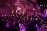 الفنان كاظم الساهر يحيي حفلاً في مدينة البترا وسط حضور جماهيري لافت