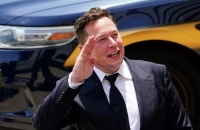 إيلون ماسك: أوبتيموس سيتفوق في نهاية المطاف على أفضل جراح بشري