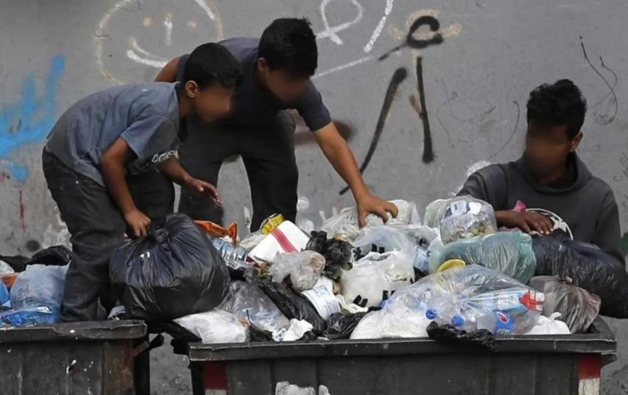 الاردن .. 60 من الأطفال العاملين في نبش النفايات تعرضوا لإصابات