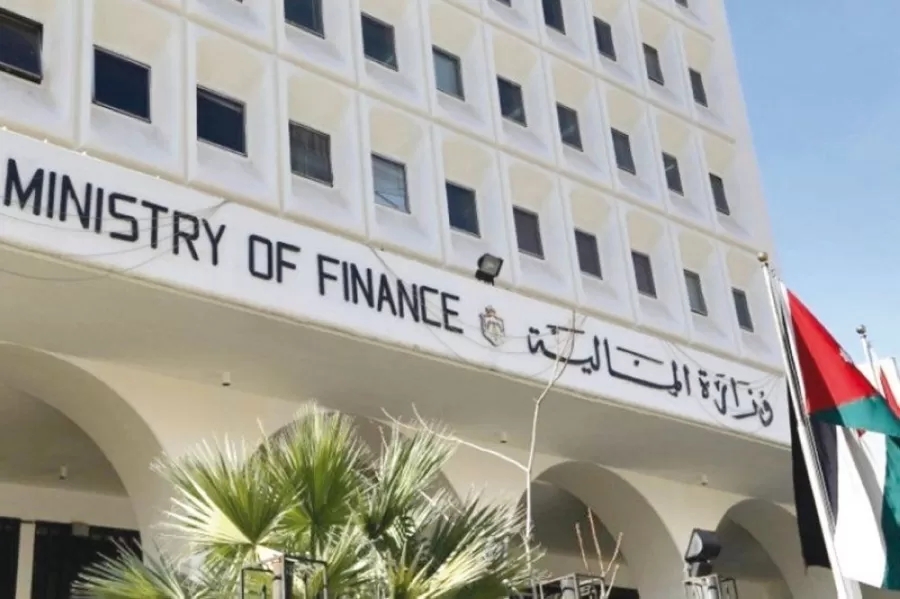 وزير المالية يشرح أسباب وصول الدين العام إلى 46 مليار دينار