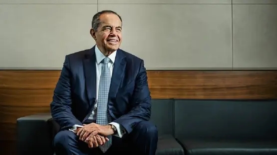 من المحنة إلى العالمية.. قصة رجل أعمال مصري أصبح سير في بريطانيا