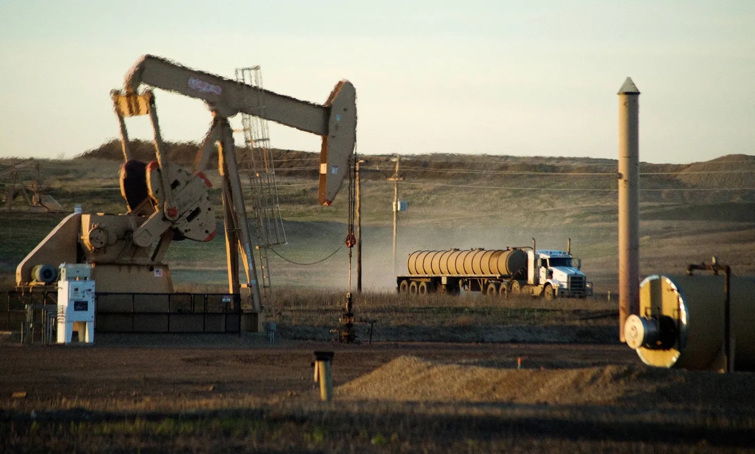 النفط ينخفض مع اقتراب محادثات السلام بين روسيا وأوكرانيا من حل