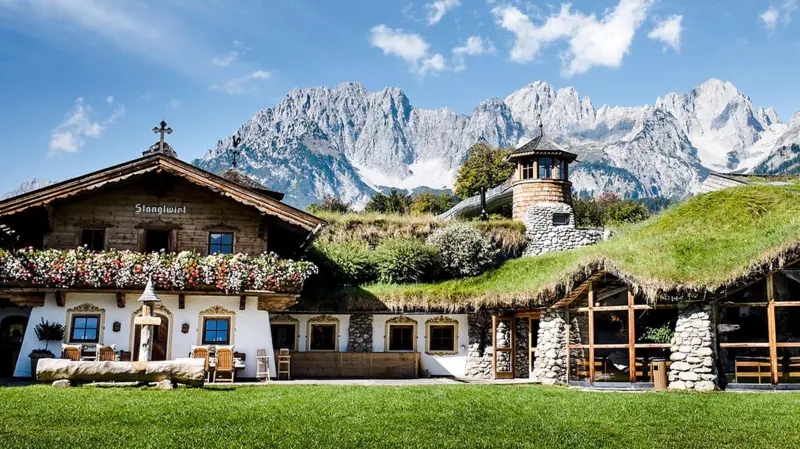 تفاصيل مذهلة عن فندق فاخر عمره 300 عام في النمسا يعمل بالطاقة المولدة من الأشجار